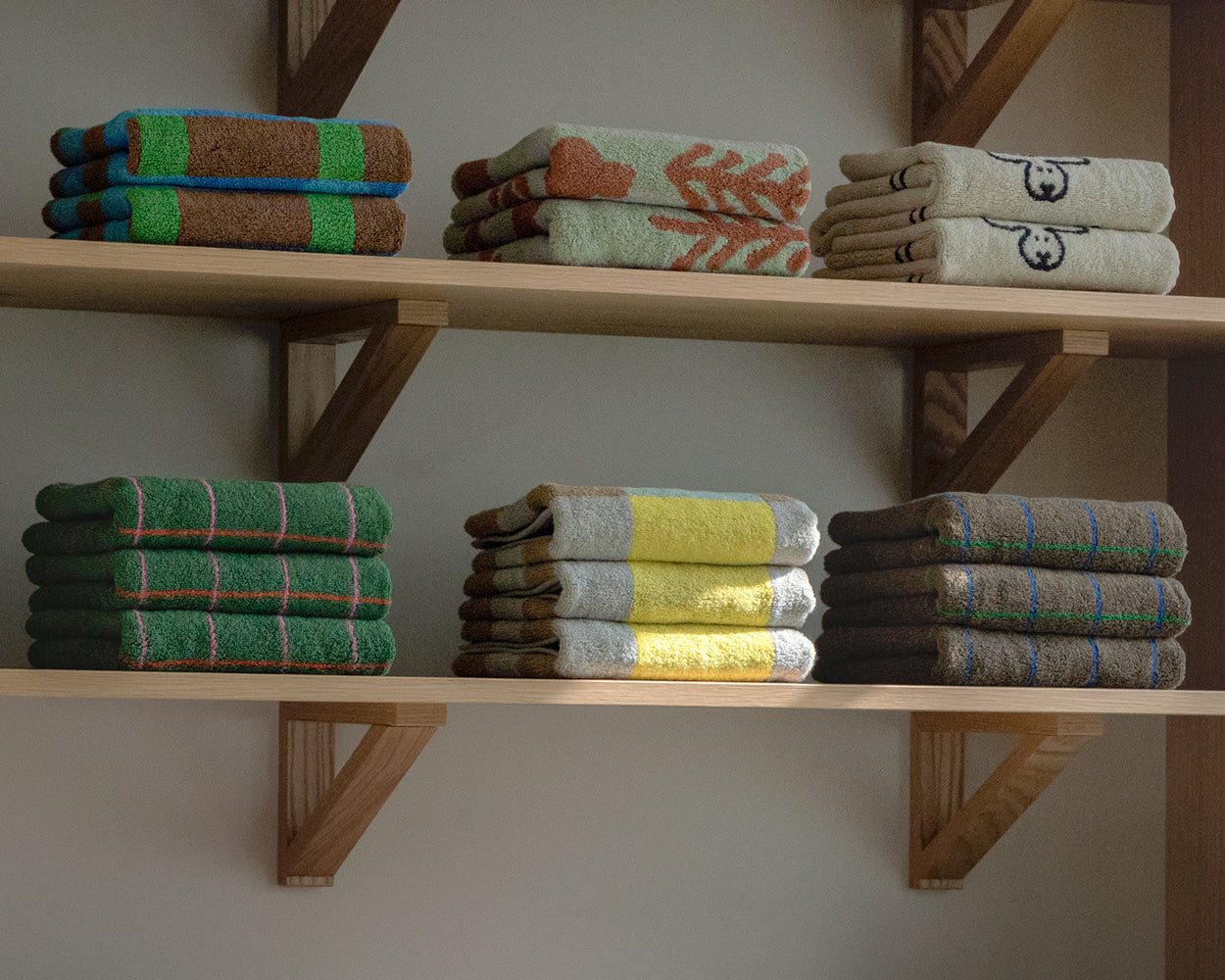 TILE FACE TOWEL - DARK BROWN