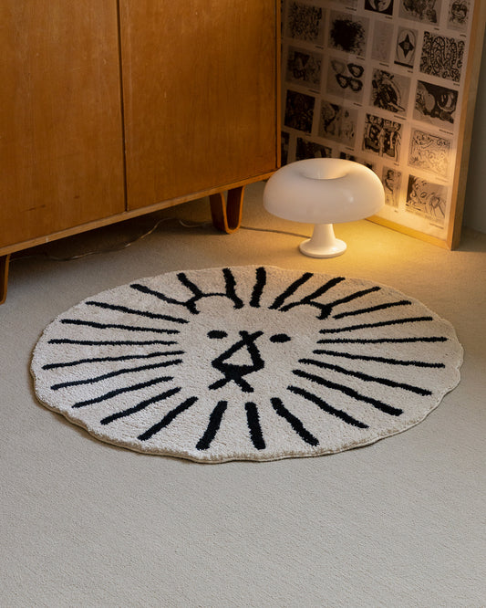 LION RUG - BLACK LINE ON IVORY