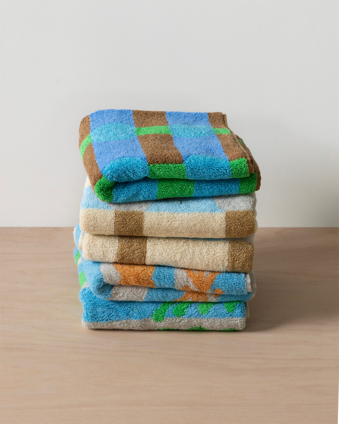 DOT CHECK FACE TOWEL - GREY ON CREAM