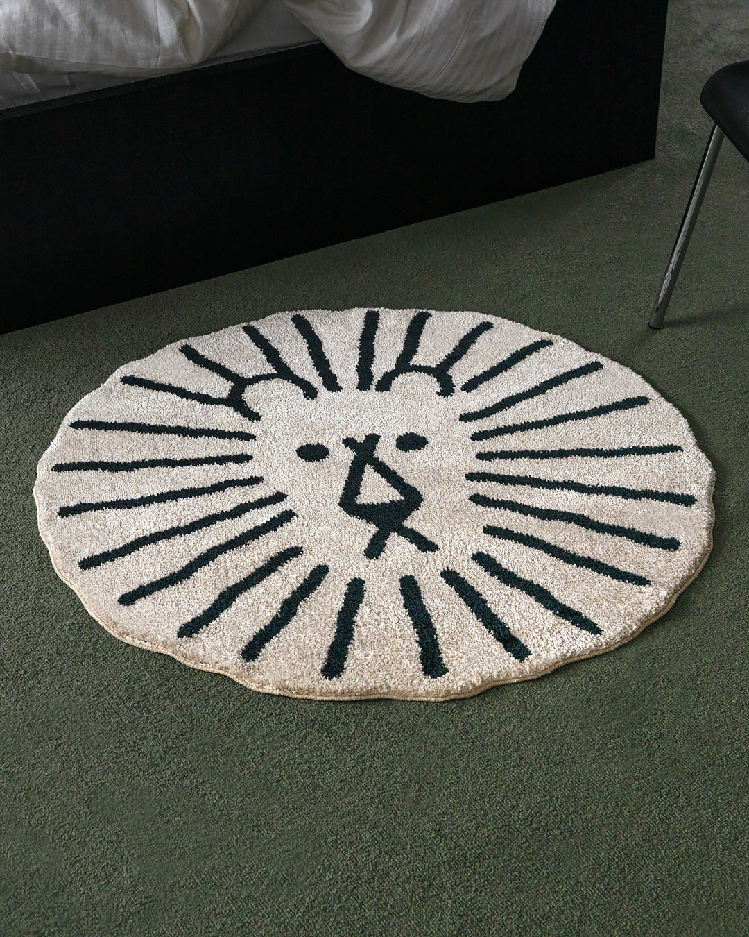 LION RUG - BLACK LINE ON IVORY