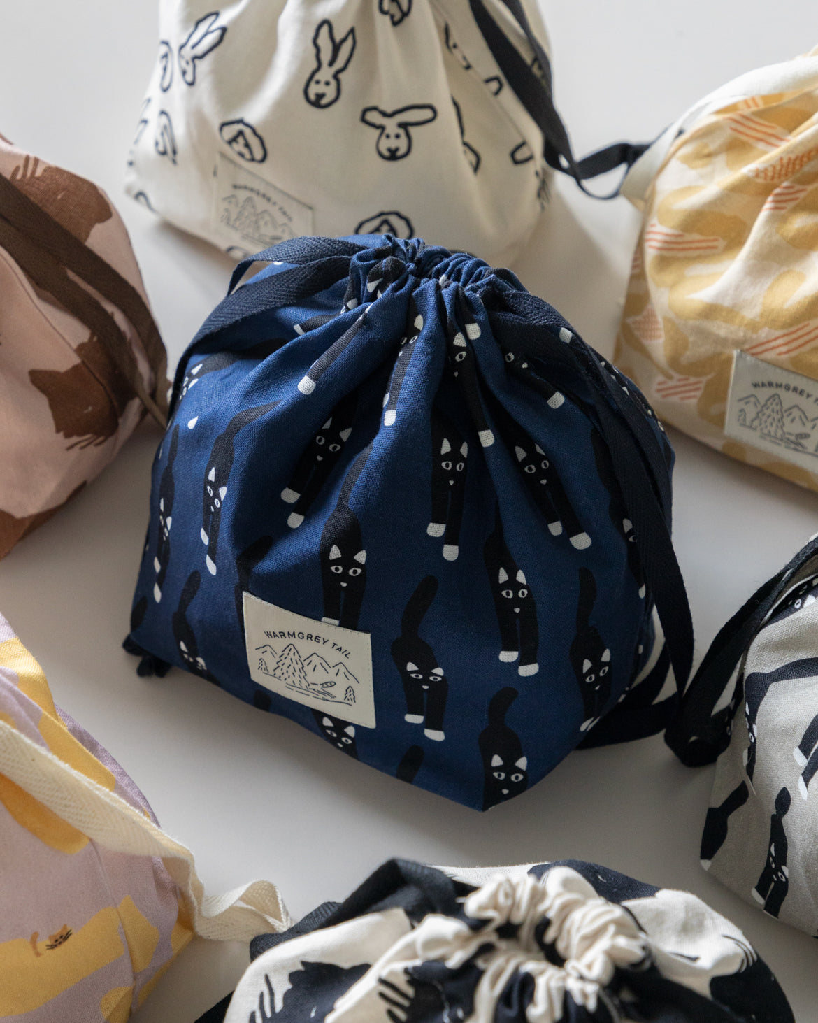 BUNNY BUNNY STRING POUCH - BLACK
