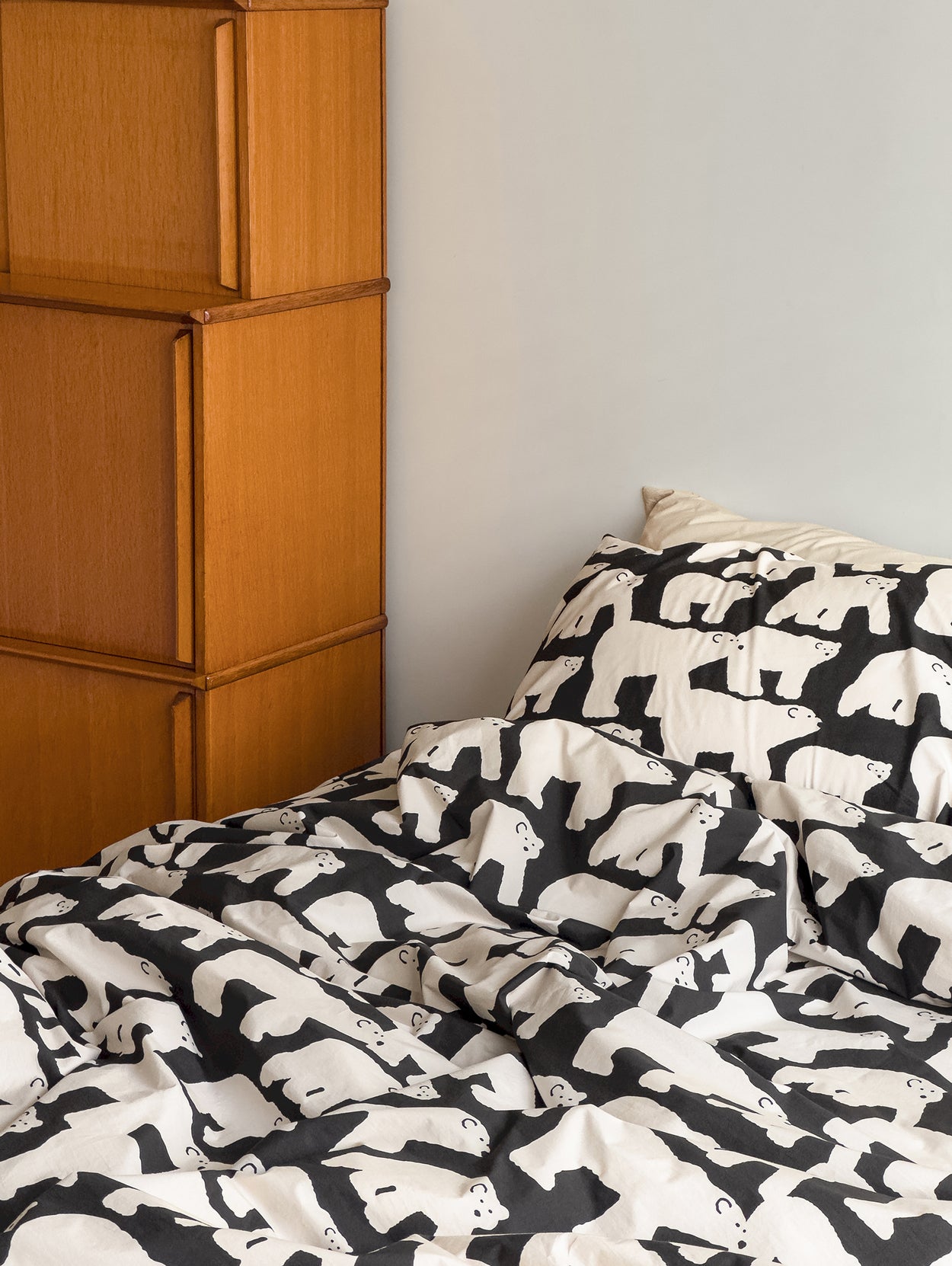 POLAR BEARS BLACK PILLOW CASE (2size)