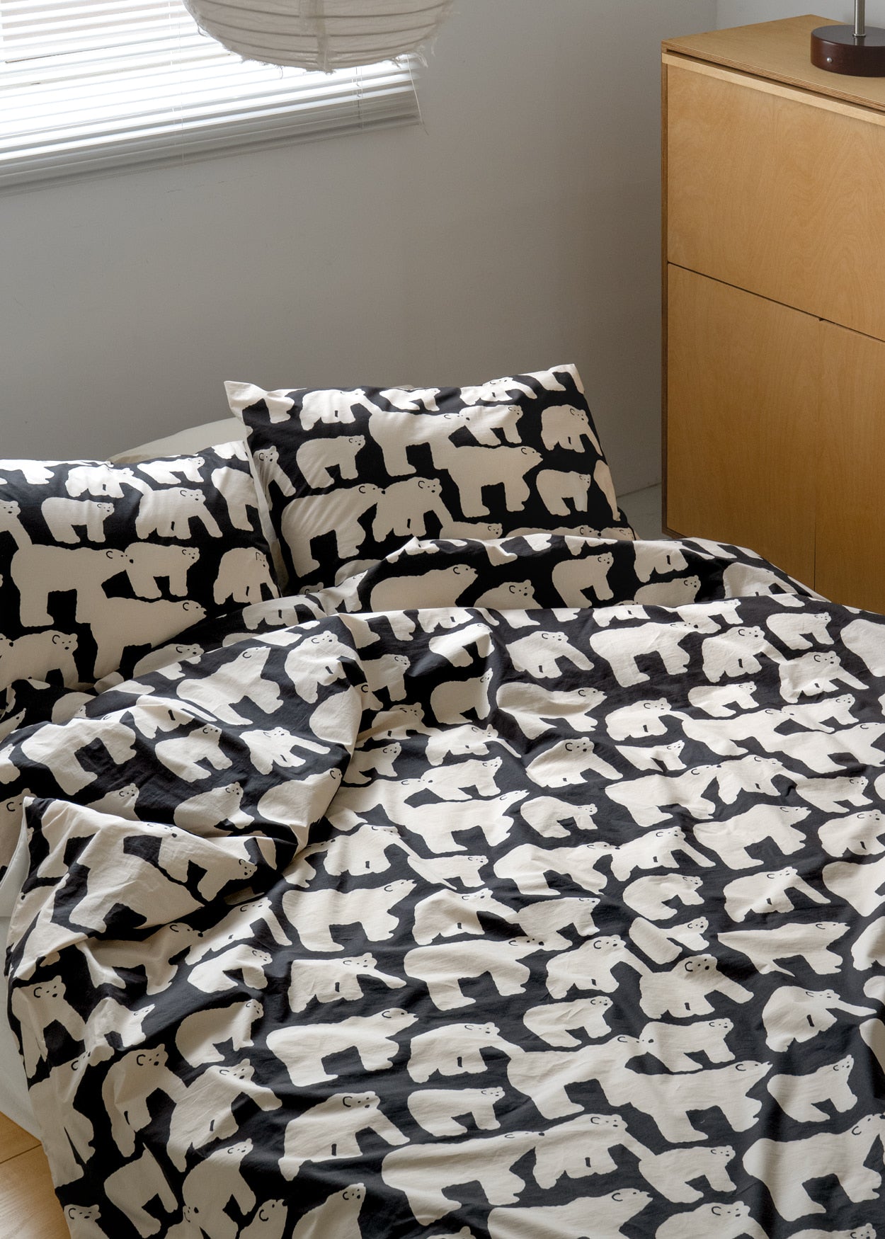 POLAR BEARS BLACK PILLOW CASE (2size)