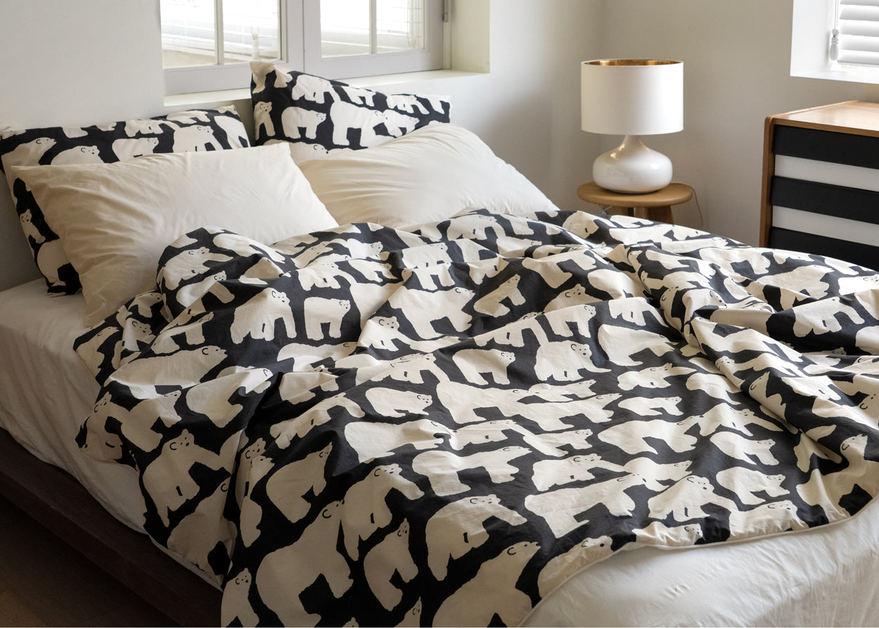POLAR BEARS BLACK PILLOW CASE (2size)