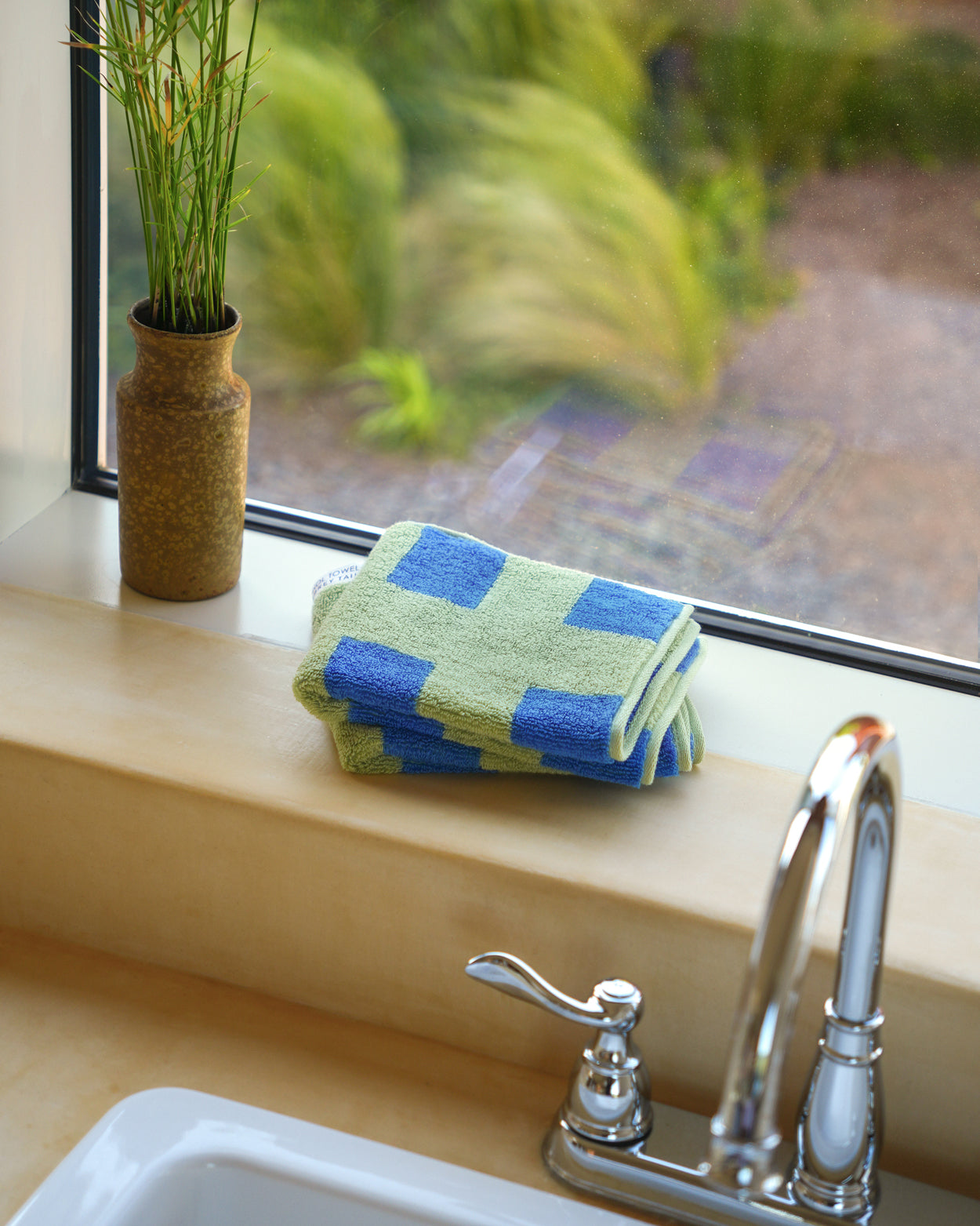 BUILDING HAND TOWEL - BLUESKY