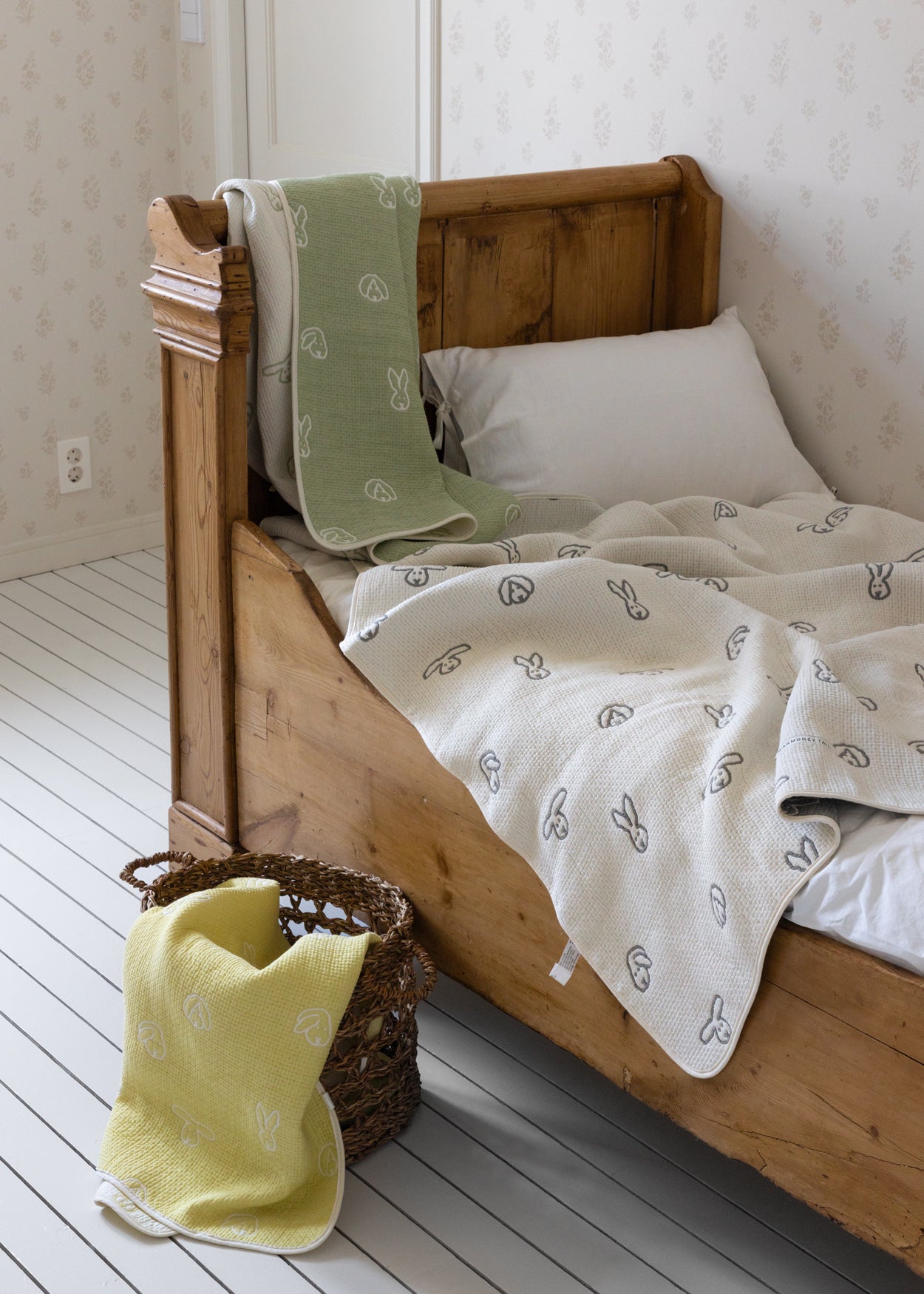 BUNNY BUNNY COTTON MODAL BLANKET - MOSS GREEN