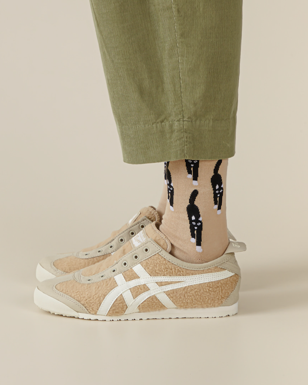 CAT COMING SOCKS - BEIGE