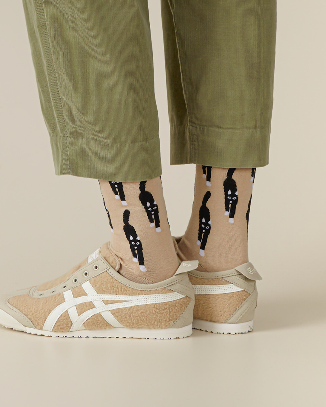 CAT COMING SOCKS - BEIGE