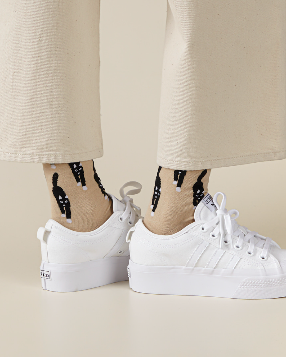CAT COMING SOCKS - BEIGE
