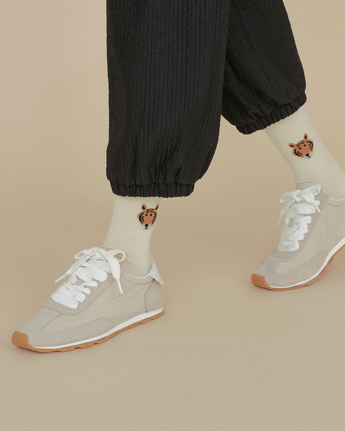 MEET TIGER SOCKS - IVORY