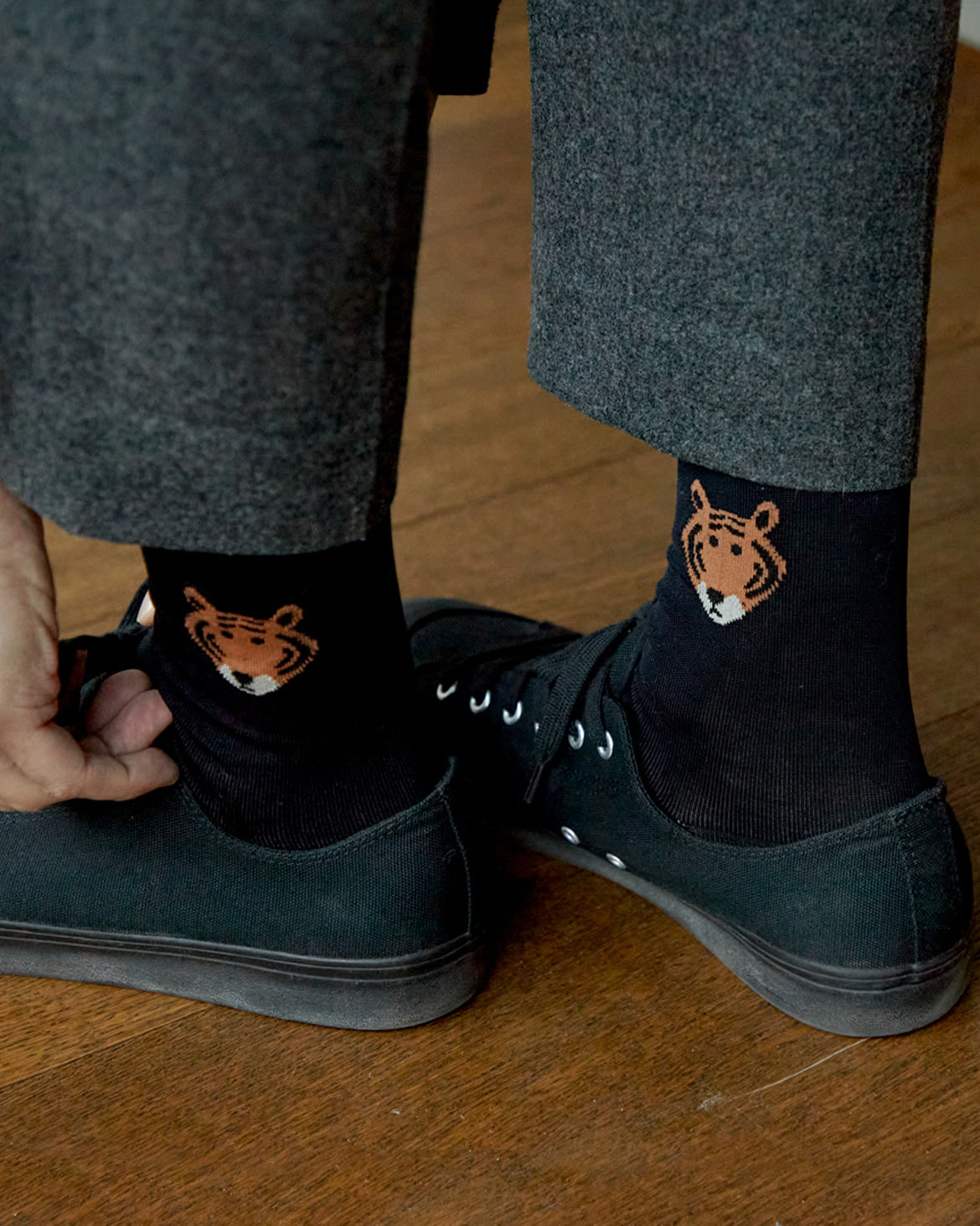 MEET TIGER SOCKS - BLACK