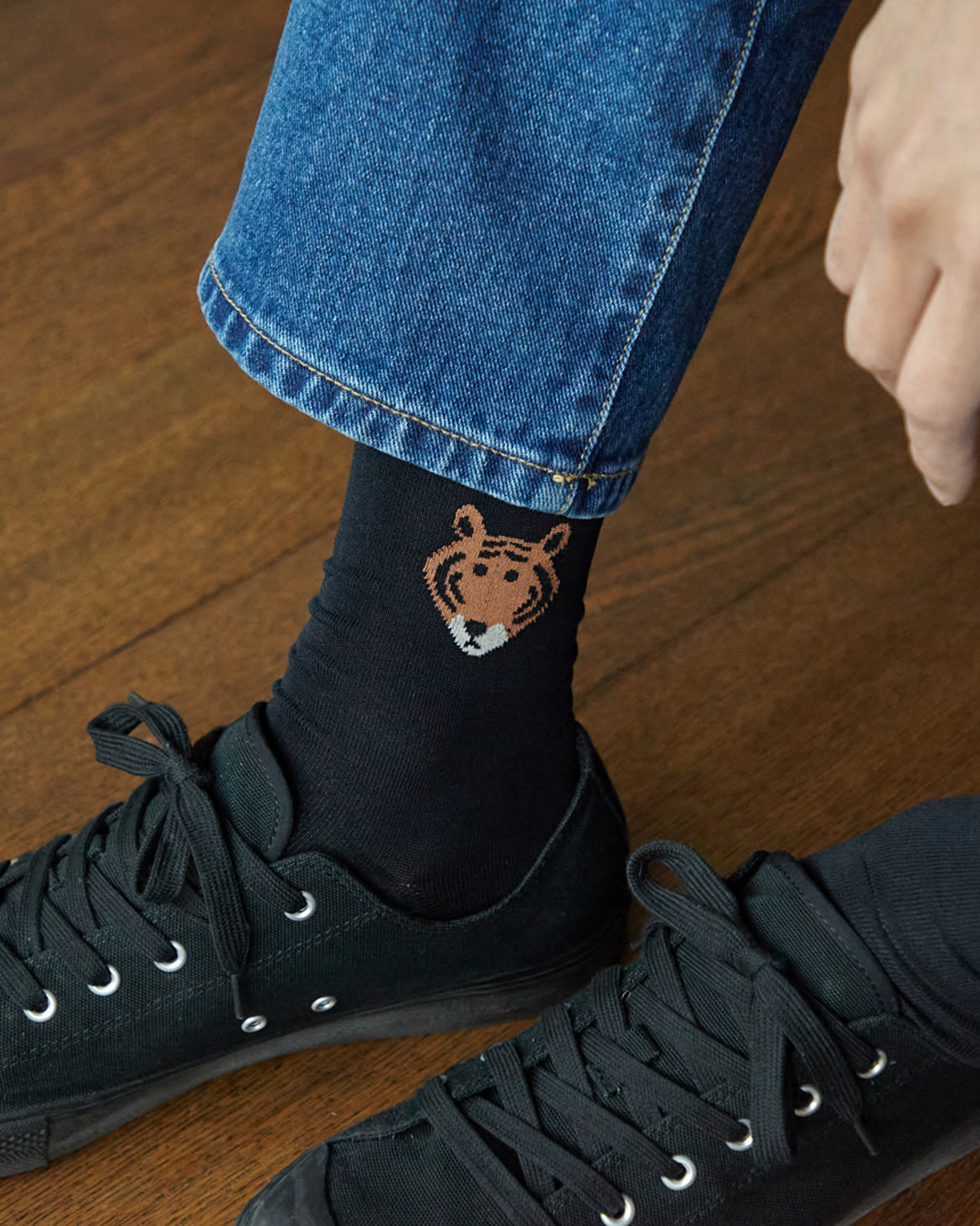 MEET TIGER SOCKS - BLACK