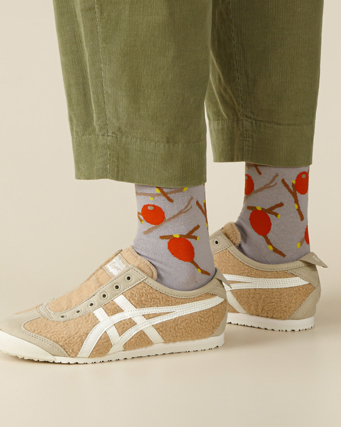 RED FRUIT SOCKS - GREY