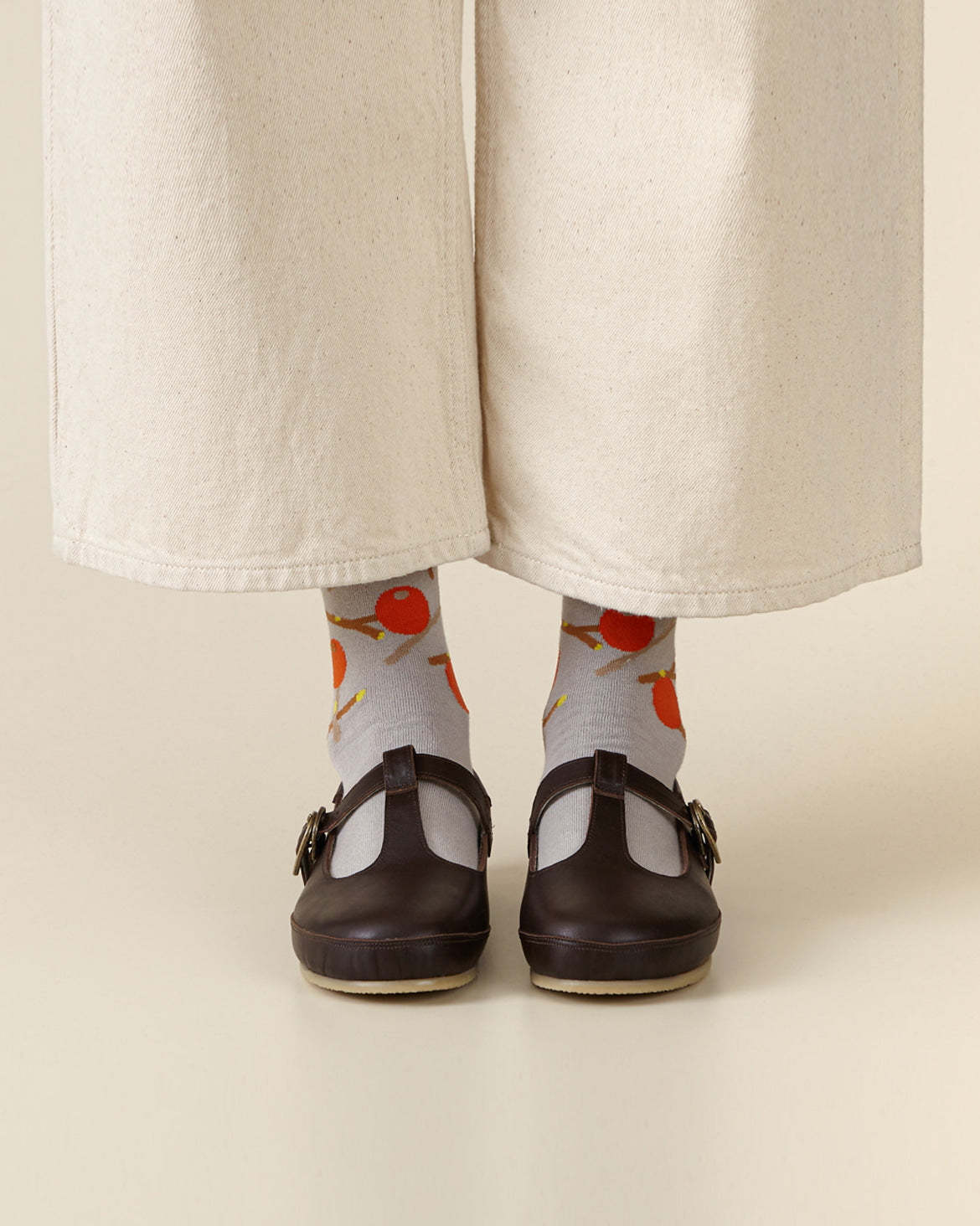 RED FRUIT SOCKS - GREY