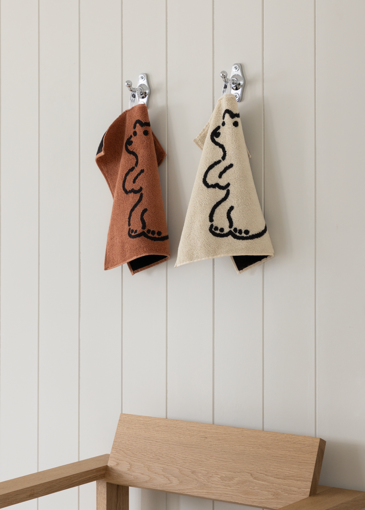 HUGGY BEAR HAND TOWEL - CREAM