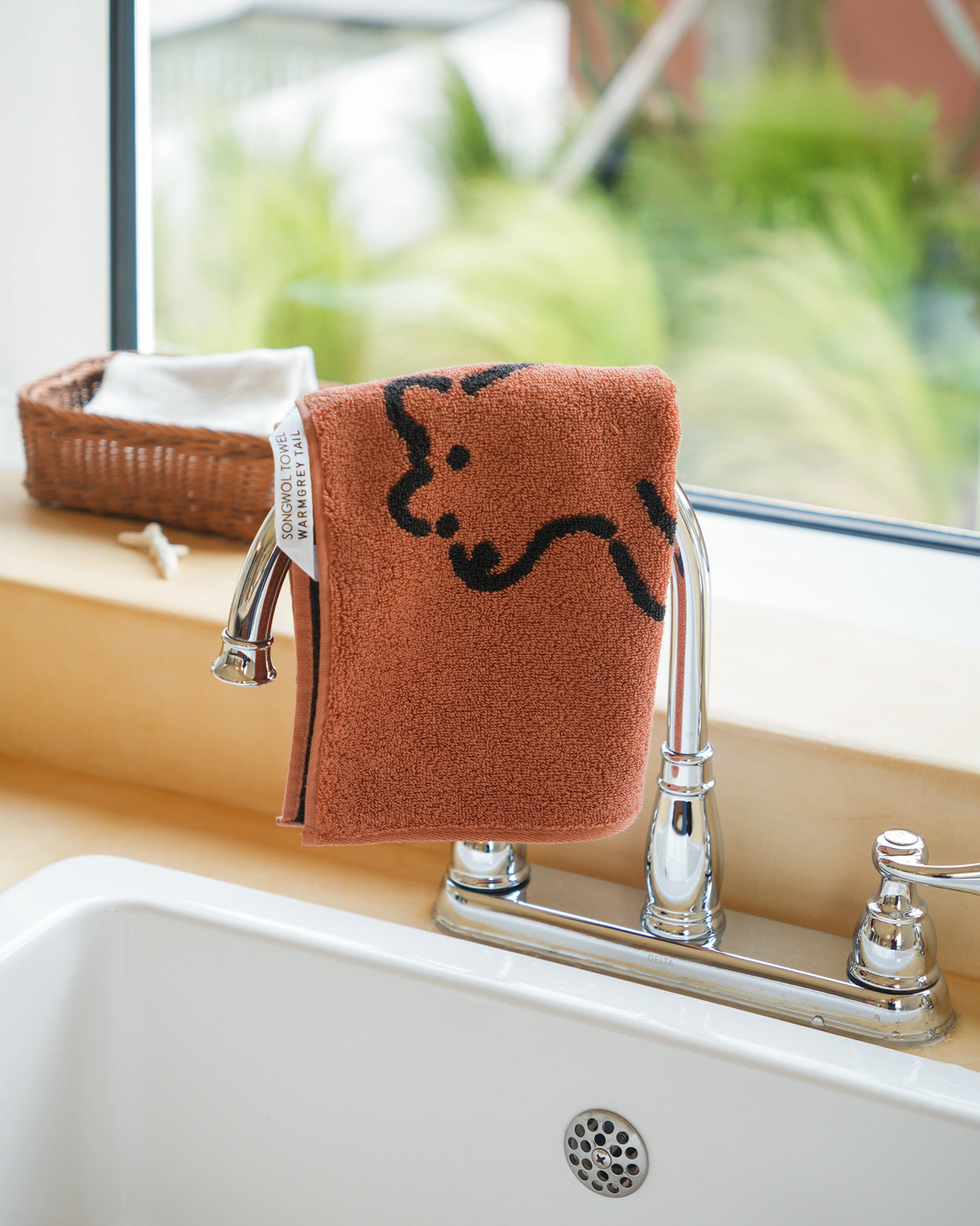 HUGGY BEAR HAND TOWEL - BRICK