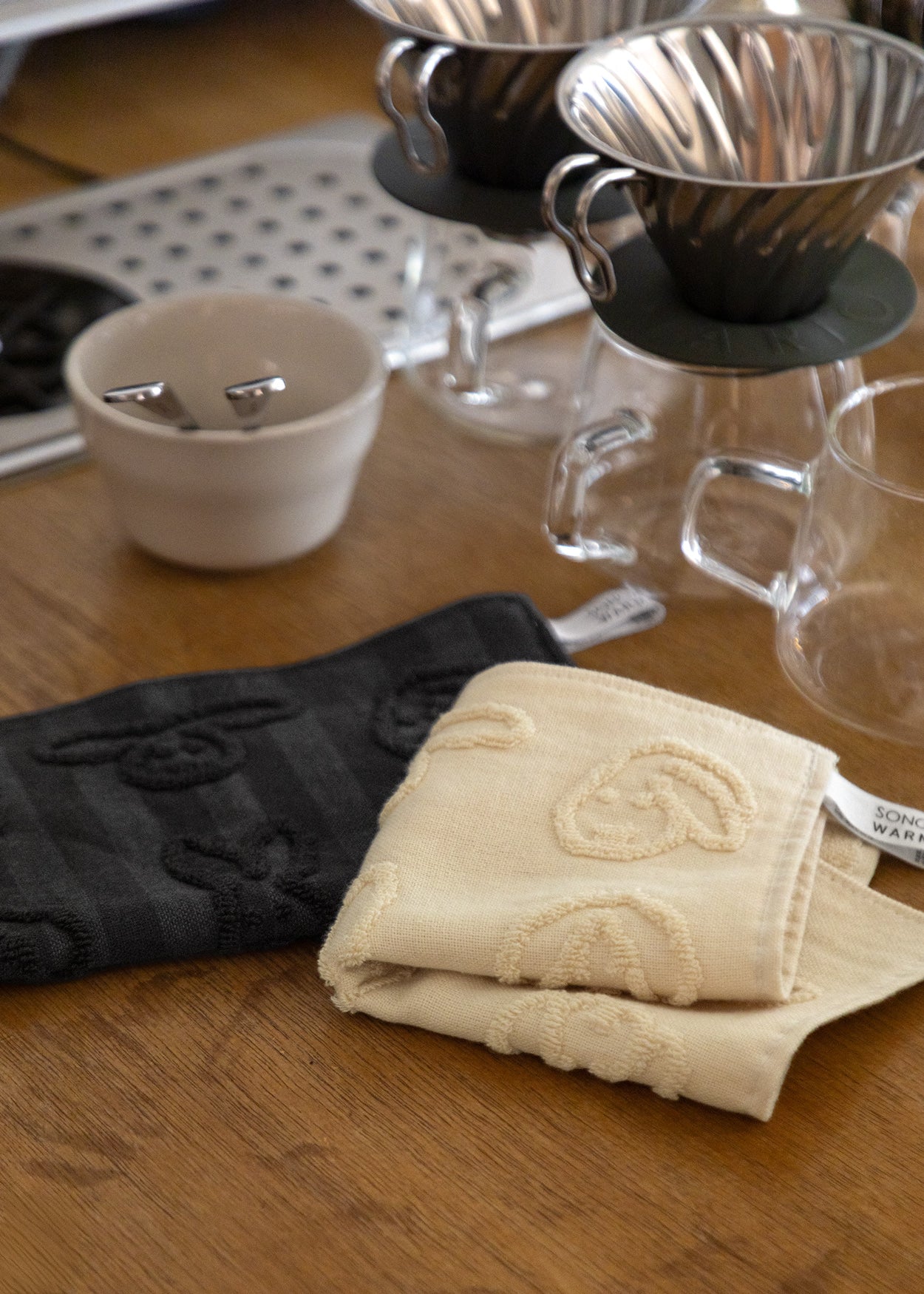 BUNNY BUNNY HAND CLOTH - BLACK