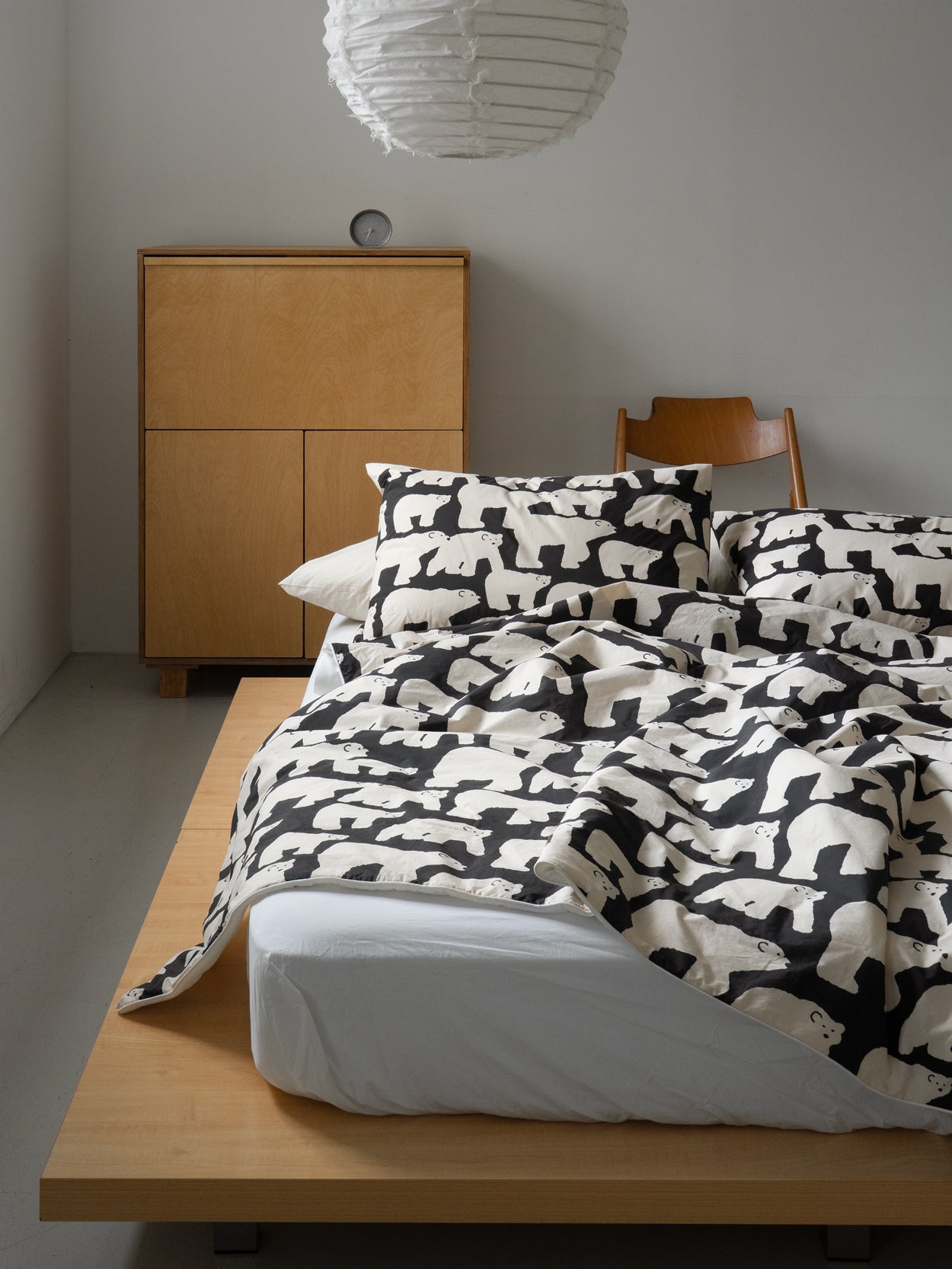 POLAR BEARS BLACK PILLOW CASE (2size)