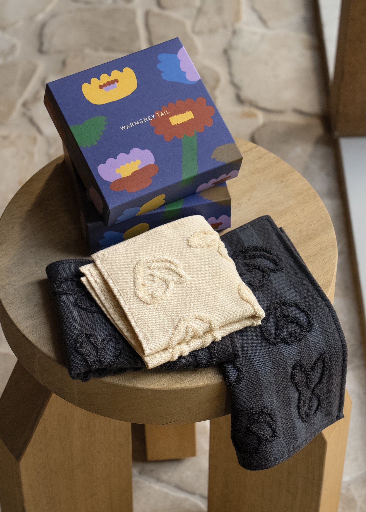 BUNNY BUNNY HAND CLOTH - BLACK