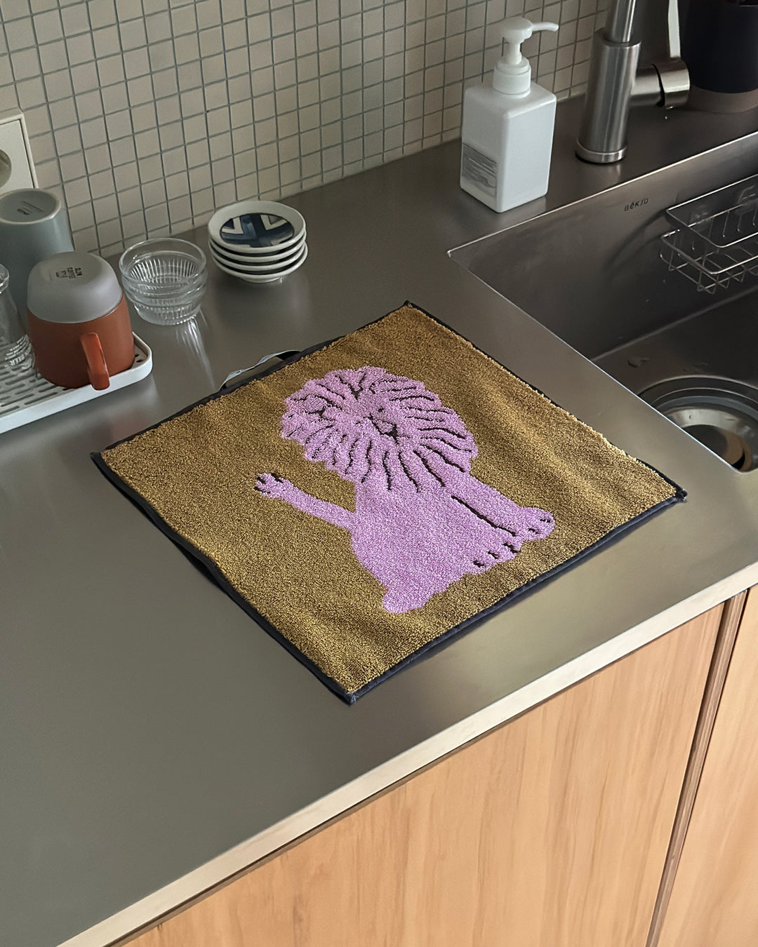 LION HAND TOWEL - CORAL