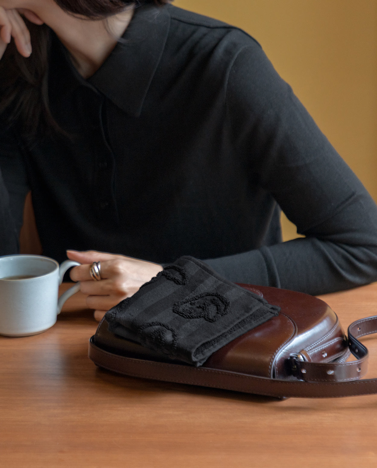 BUNNY BUNNY HAND CLOTH - BLACK