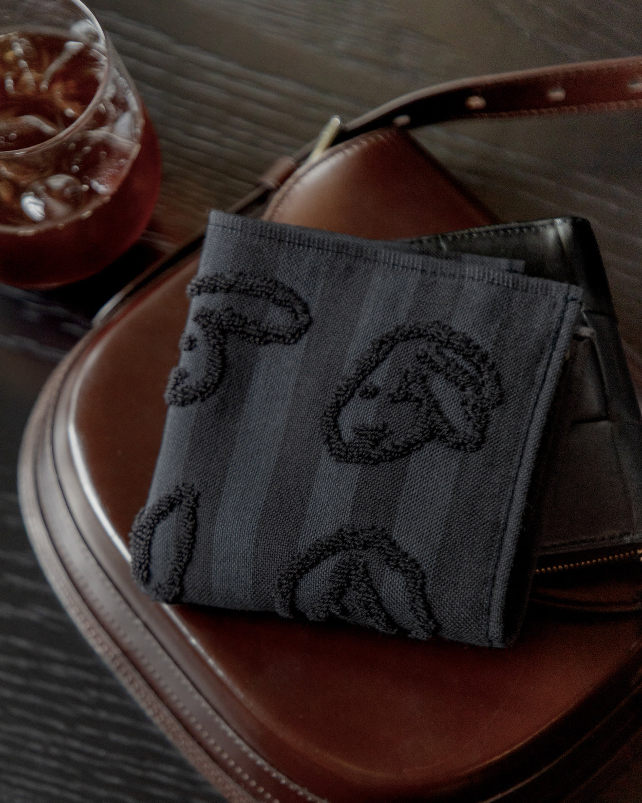 BUNNY BUNNY HAND CLOTH - BLACK