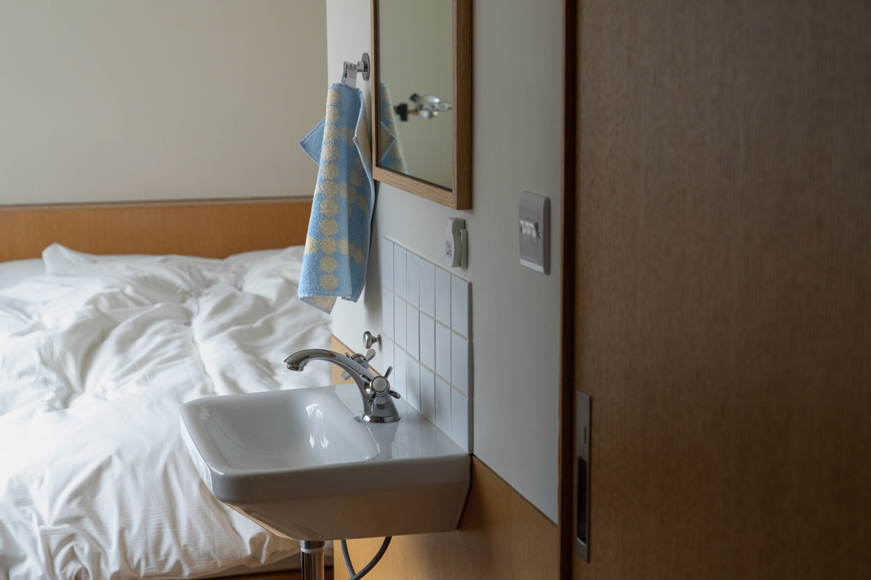 BLOSSOM CHECK HAND TOWEL - SKY BLUE