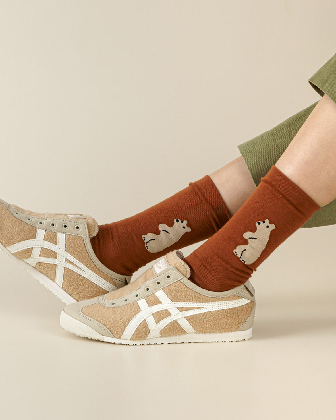 HUGGY BEAR SOCKS - BROWN