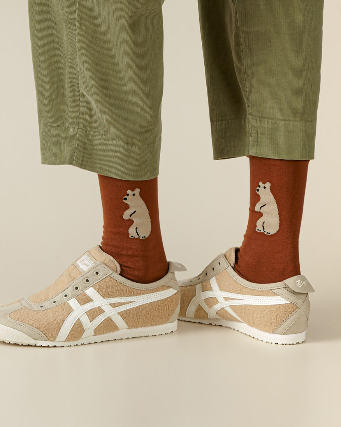 HUGGY BEAR SOCKS - BROWN