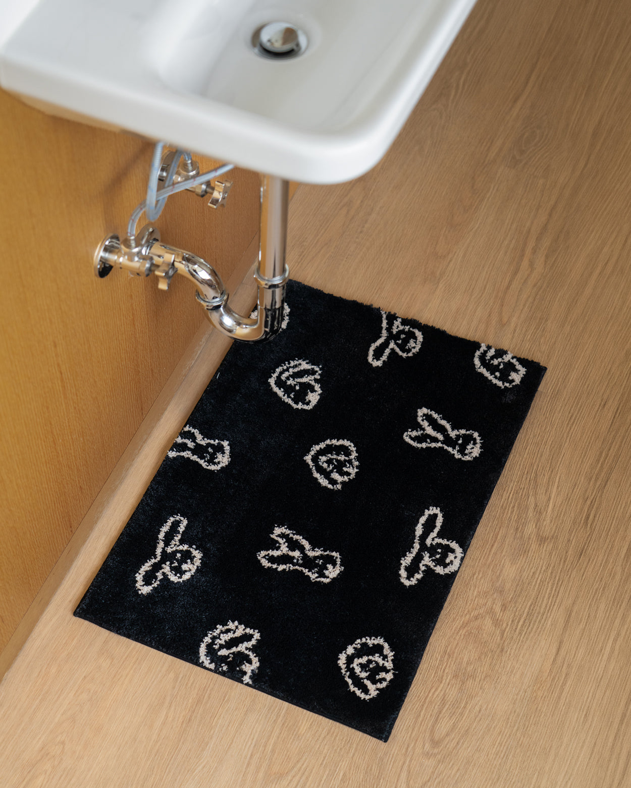 BUNNY BUNNY DOOR MAT - BLACK (65x45cm)