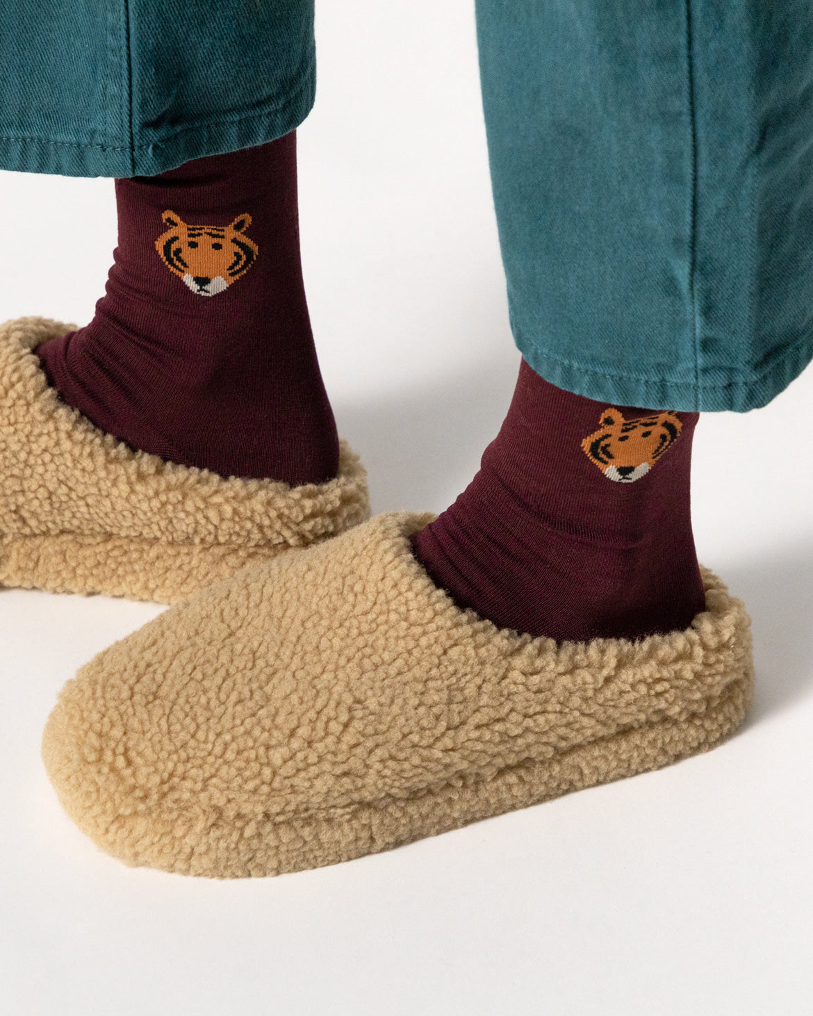 MEET TIGER SOCKS - BURGUNDY