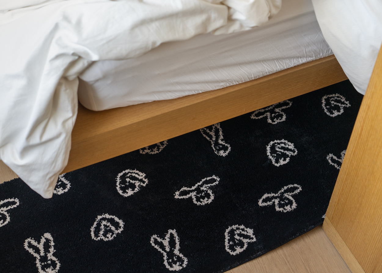 BUNNY BUNNY RUG - BLACK (140x45cm)
