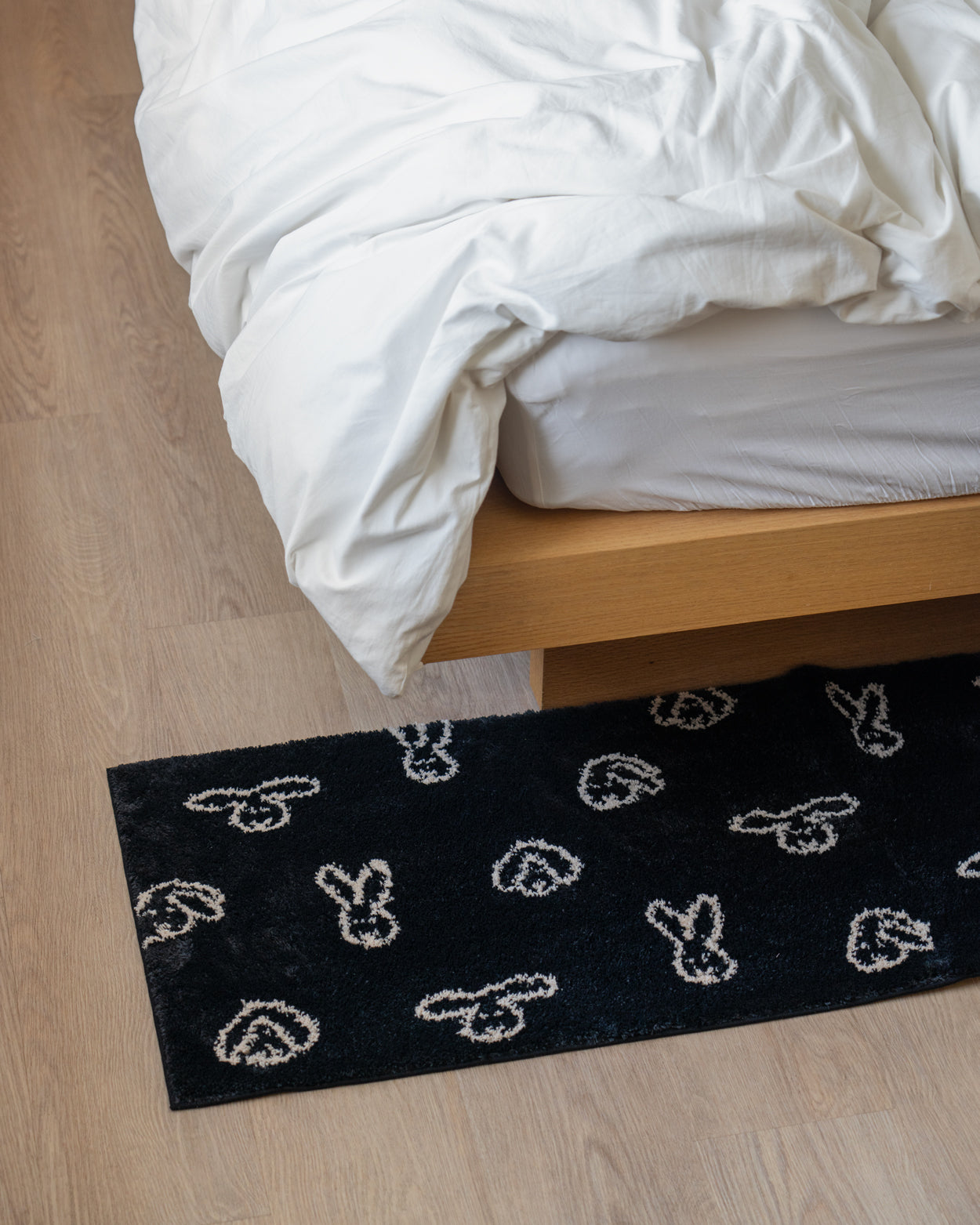 BUNNY BUNNY RUG - BLACK (140x45cm)