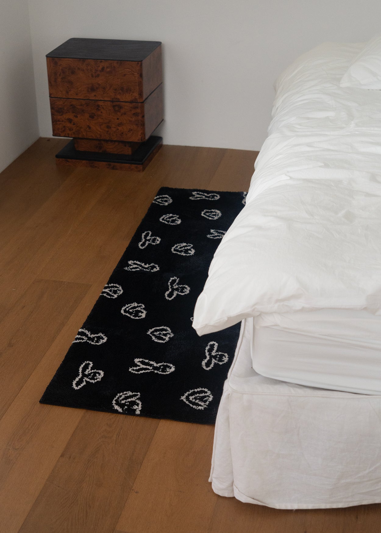 BUNNY BUNNY RUG - BLACK (140x45cm)