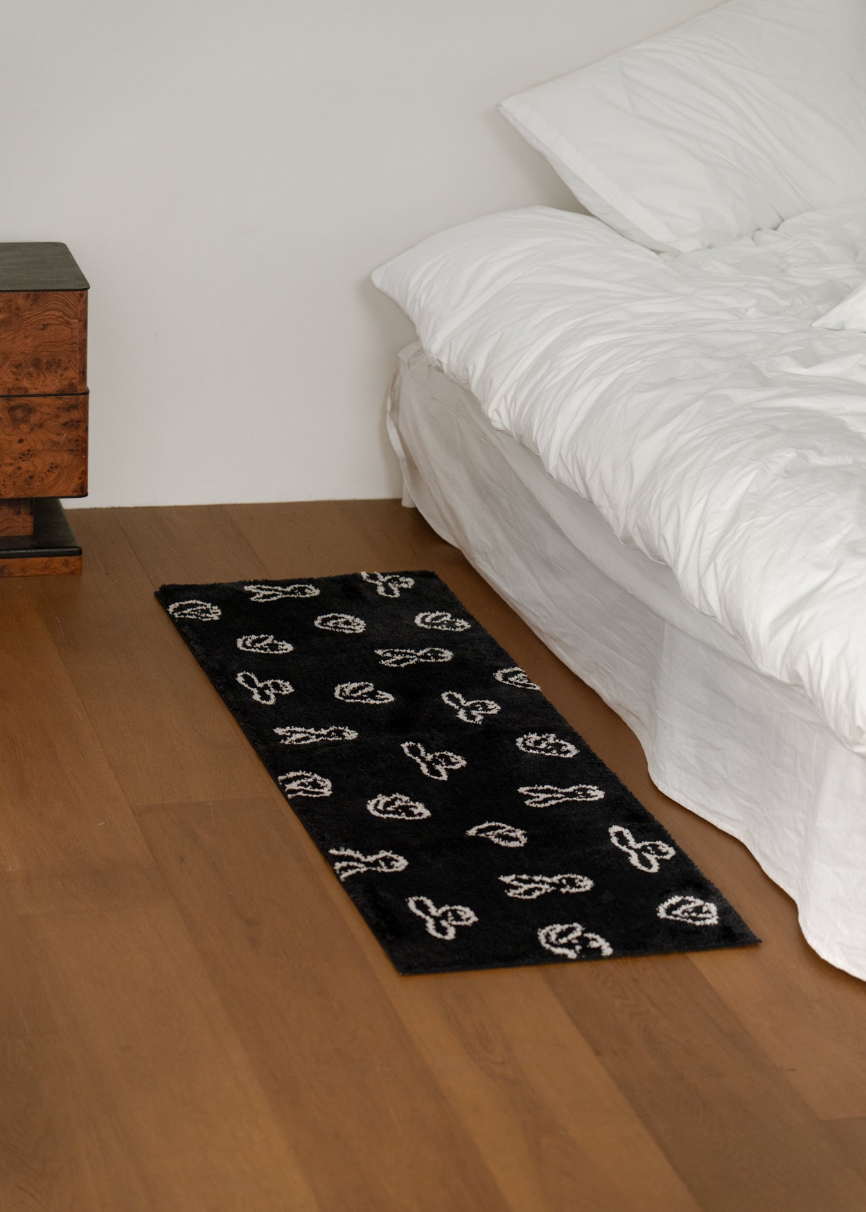BUNNY BUNNY RUG - BLACK (140x45cm)