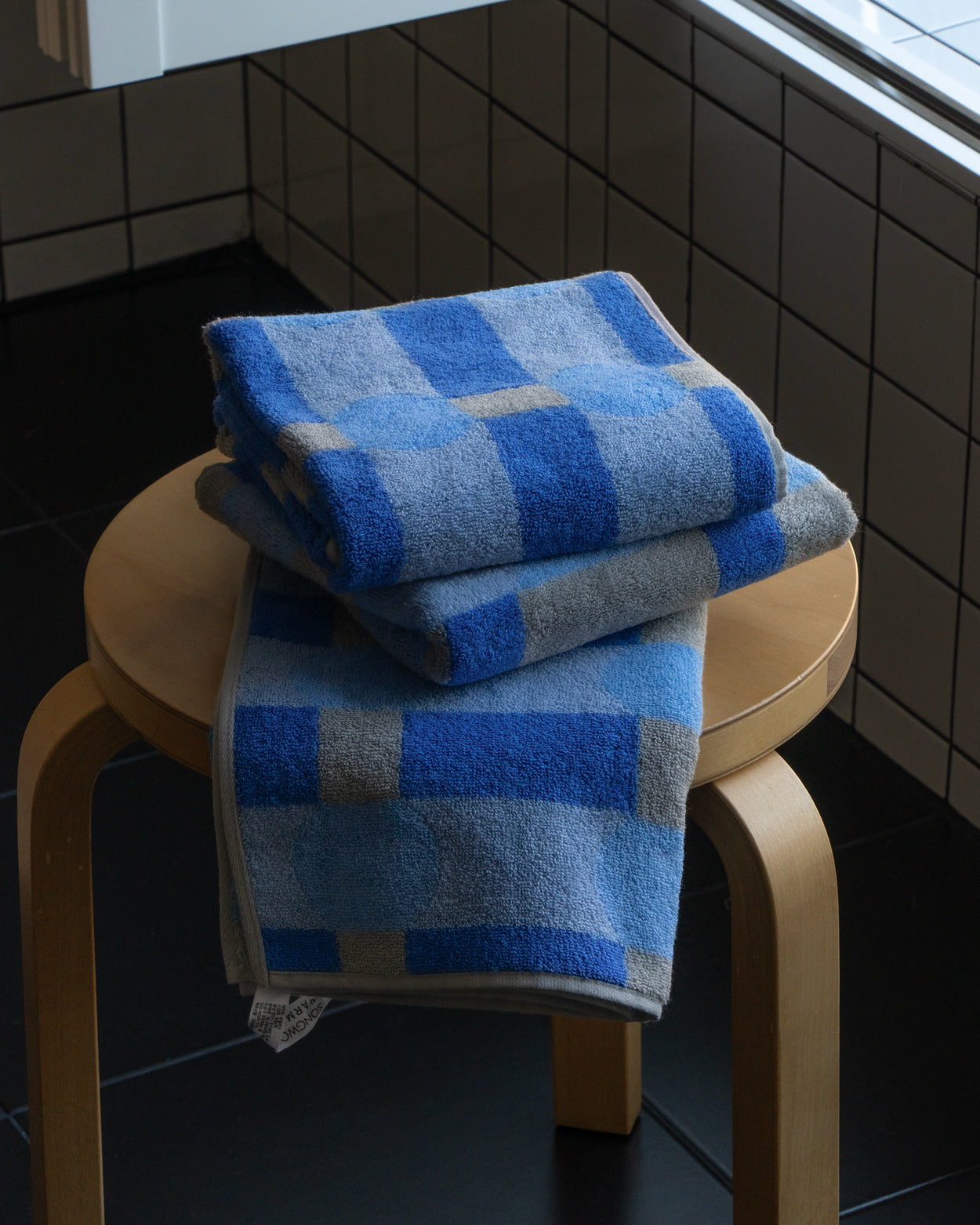 DOT CHECK FACE TOWEL - BLUE ON GREY