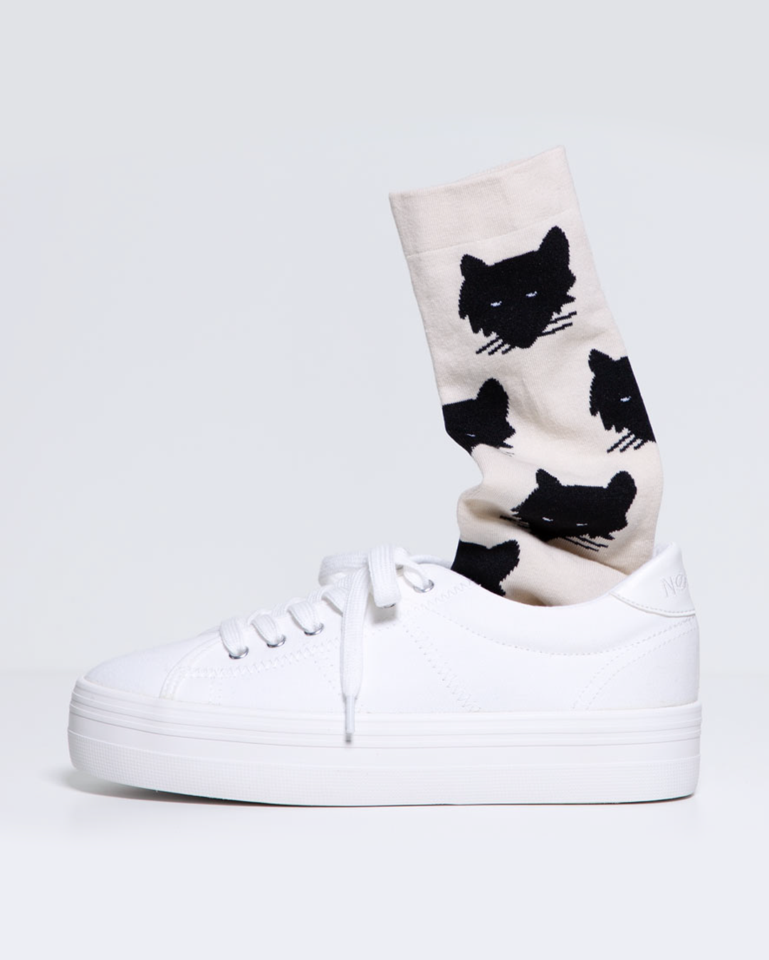 WOLF SOCKS - CREAM WHITE