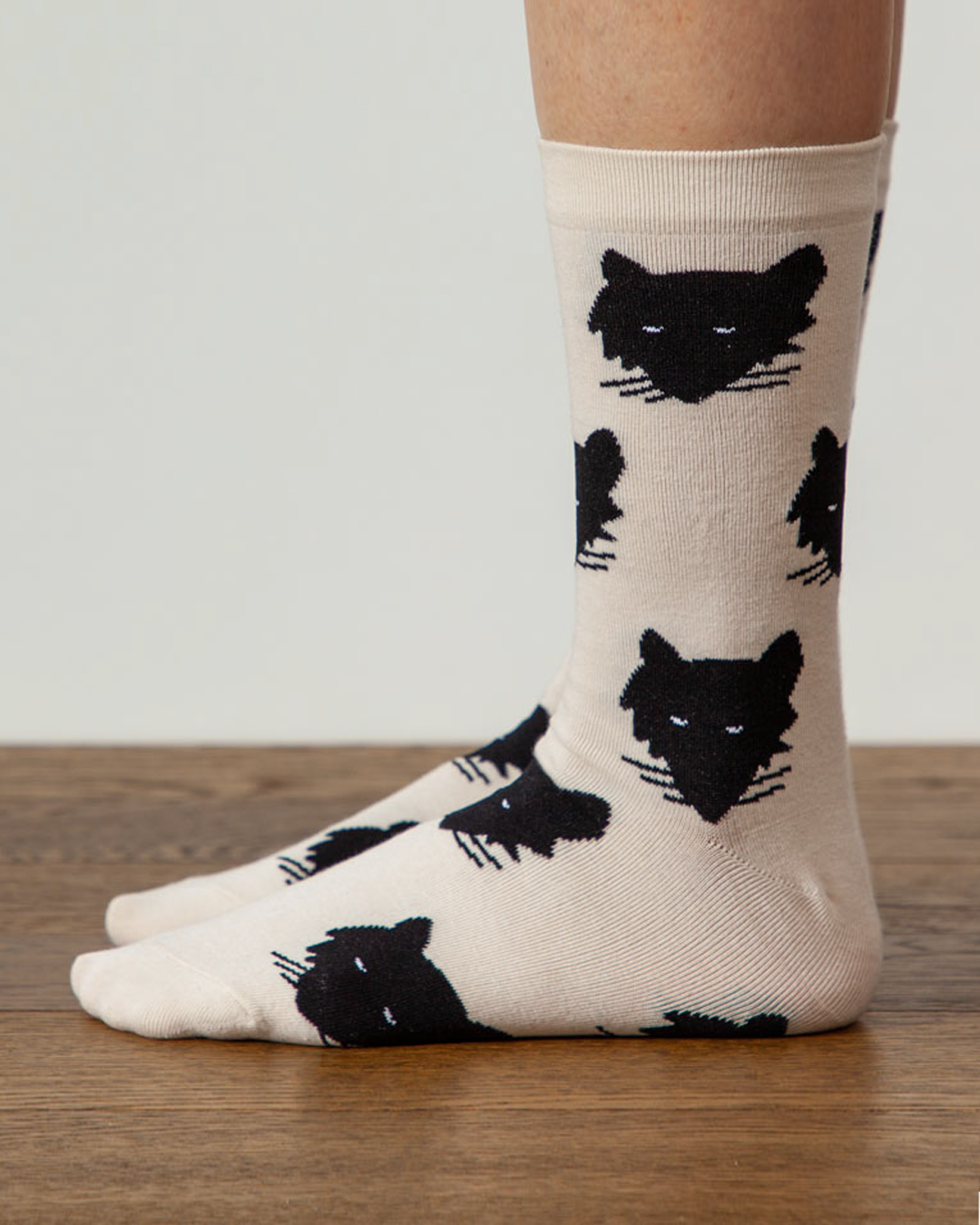 WOLF SOCKS - CREAM WHITE