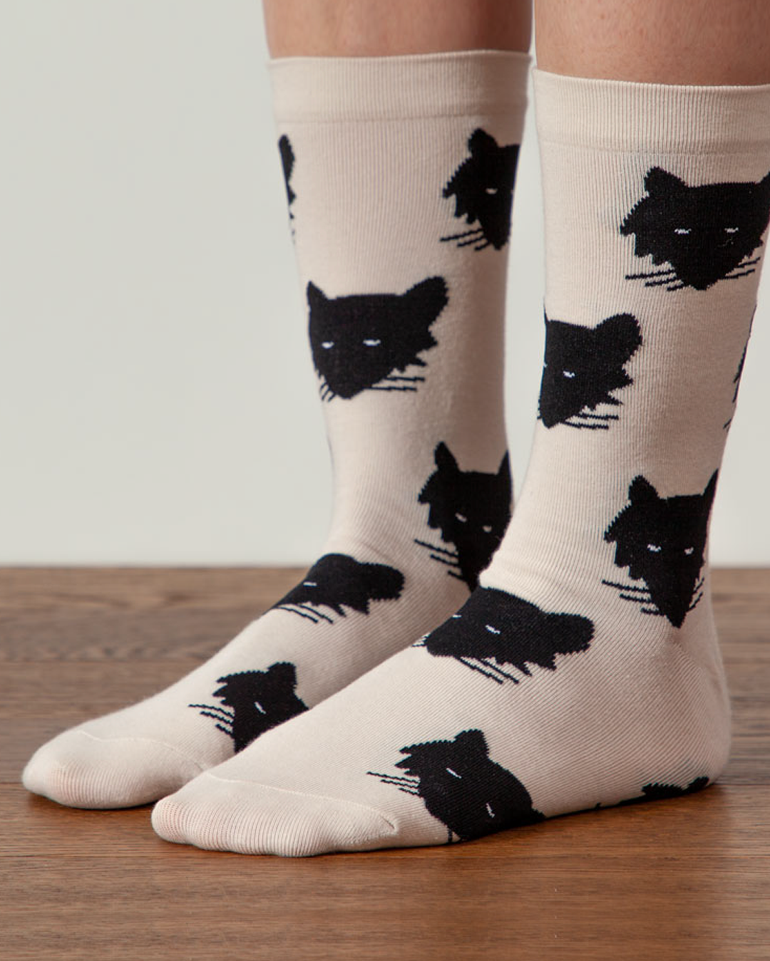 WOLF SOCKS - CREAM WHITE
